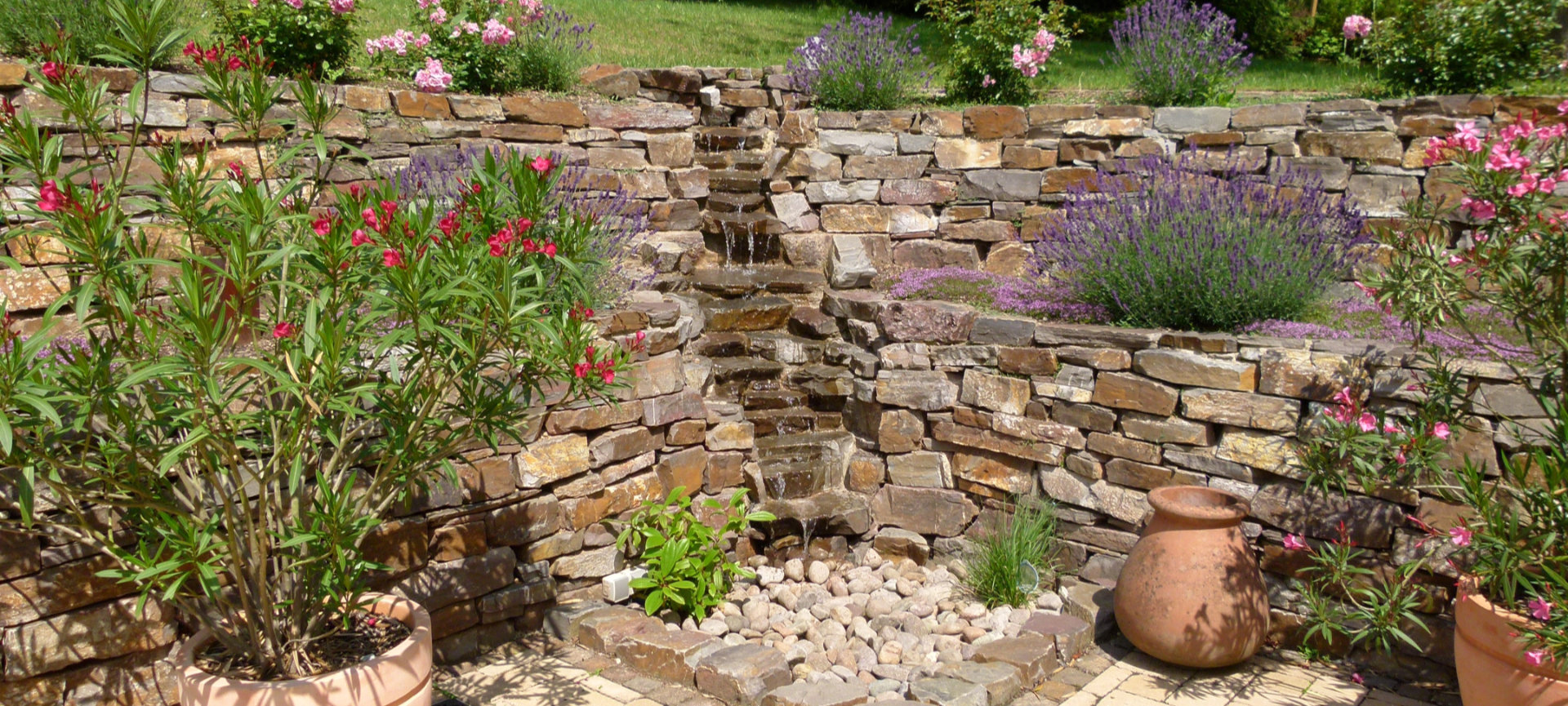 02-Ein_eigener_Wasserfall_im_Garten